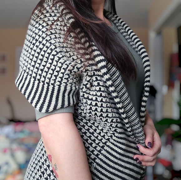 Striking black and white poncho style wool blend open drape cardigan size m/l - Picture 8 of 10